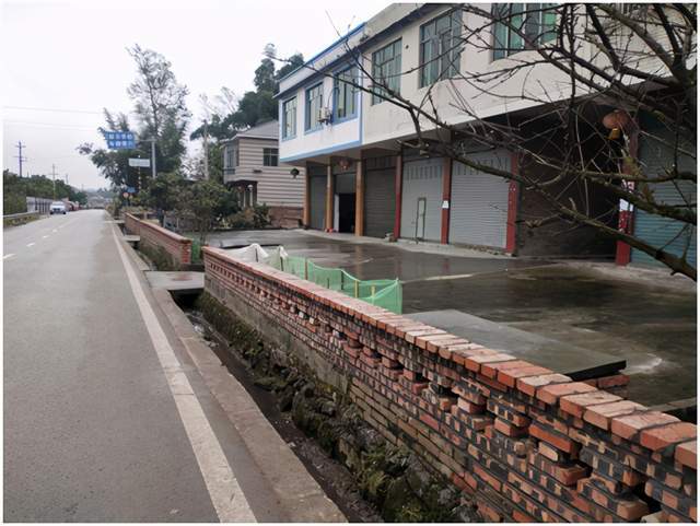 南溪长兴镇红德村:和邻居一样的围墙