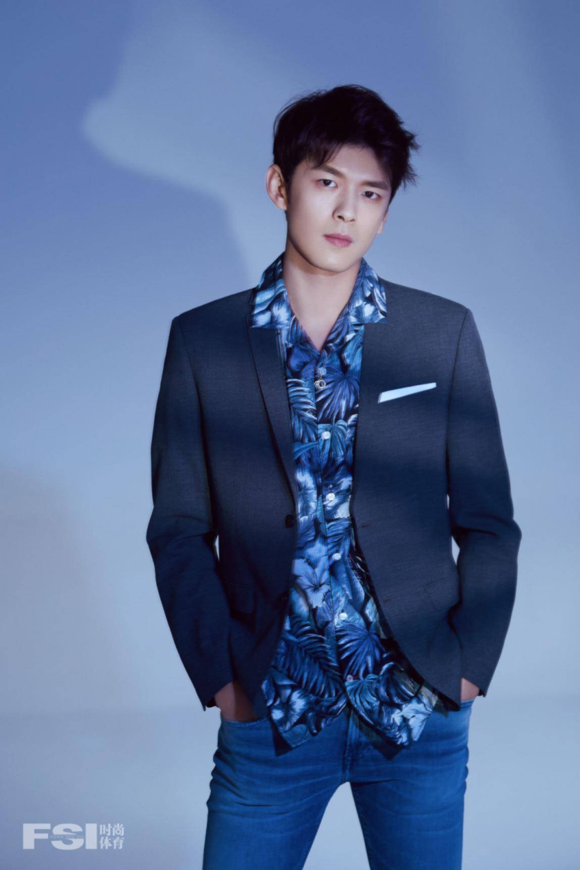 盛英豪杂志写真大片曝光 精致俊朗尽显璀璨_手机搜狐网