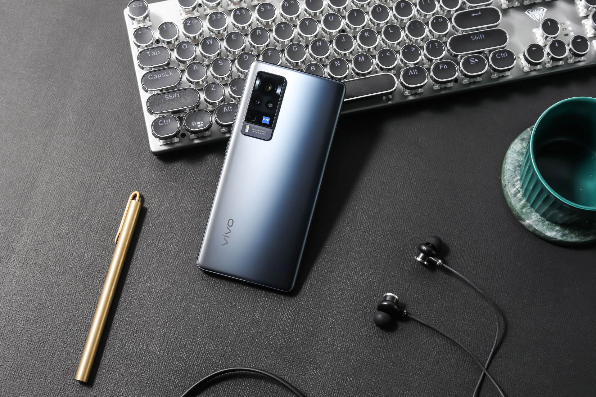 仅重178g!新机vivo x60 pro上手"轻若无物"