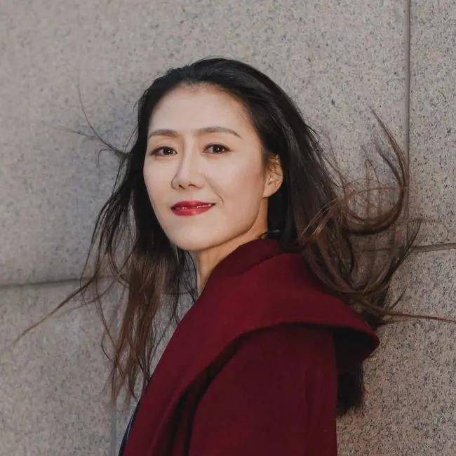 (单老师微信头像,她的微信签名为"与梦中梦,见身外身") 附:单喆慜的