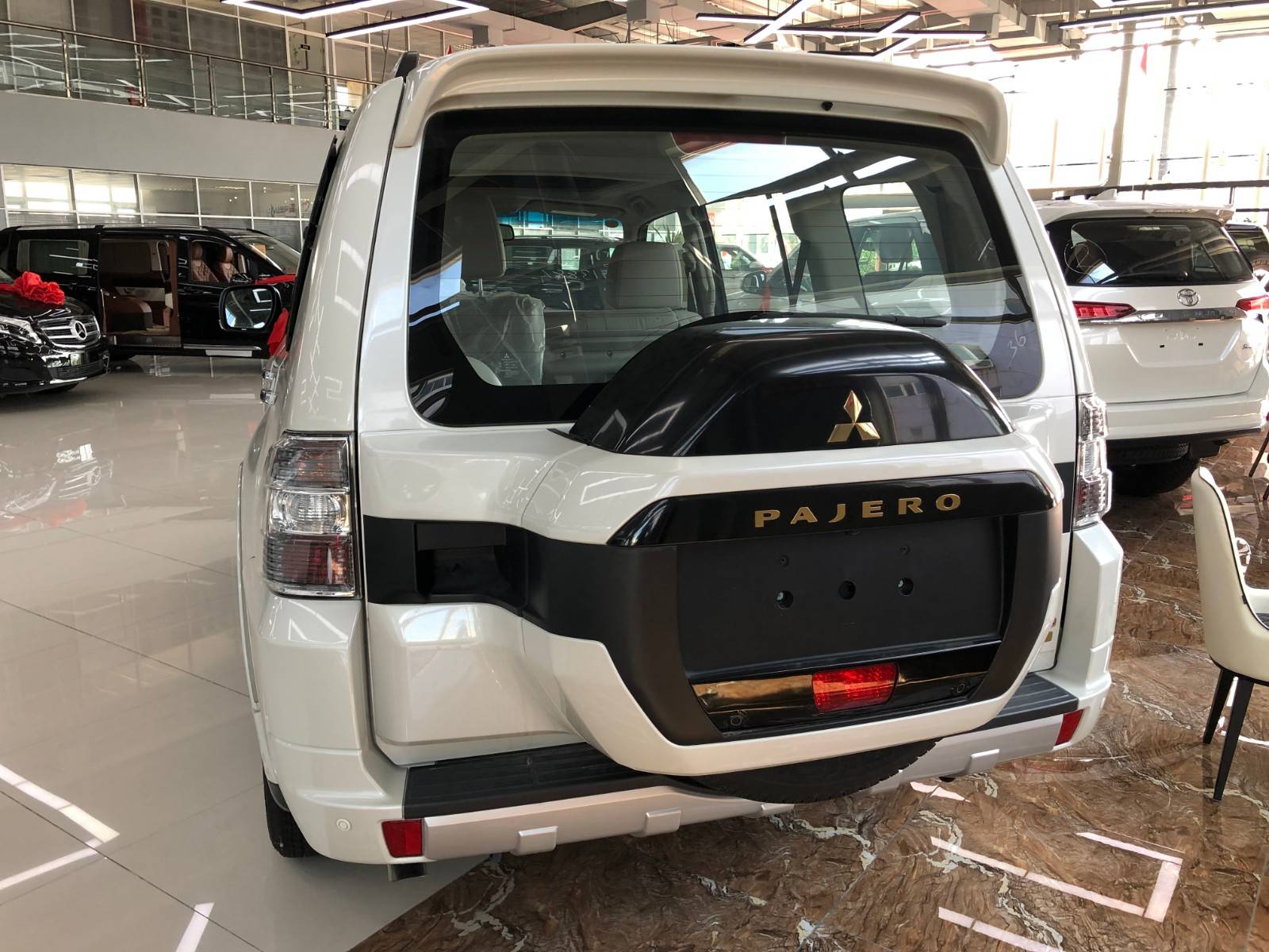 2019款进口三菱帕杰罗v97顶配suv清仓价