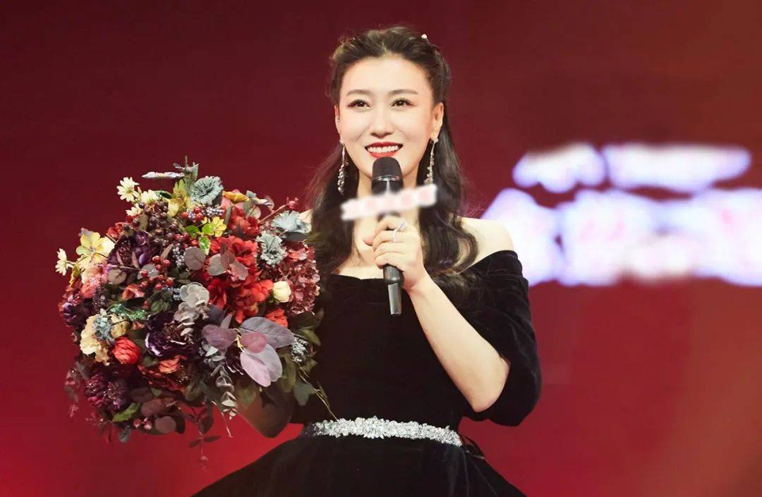 原本打算弃追新一季的《蒙面唱将》,没想被李克勤"劝回"了!