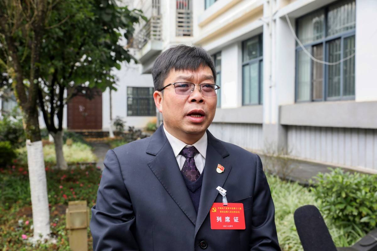 (刘坤敏 县住建局局长)今天上午,海书记代表县委作了热情洋溢,鼓舞