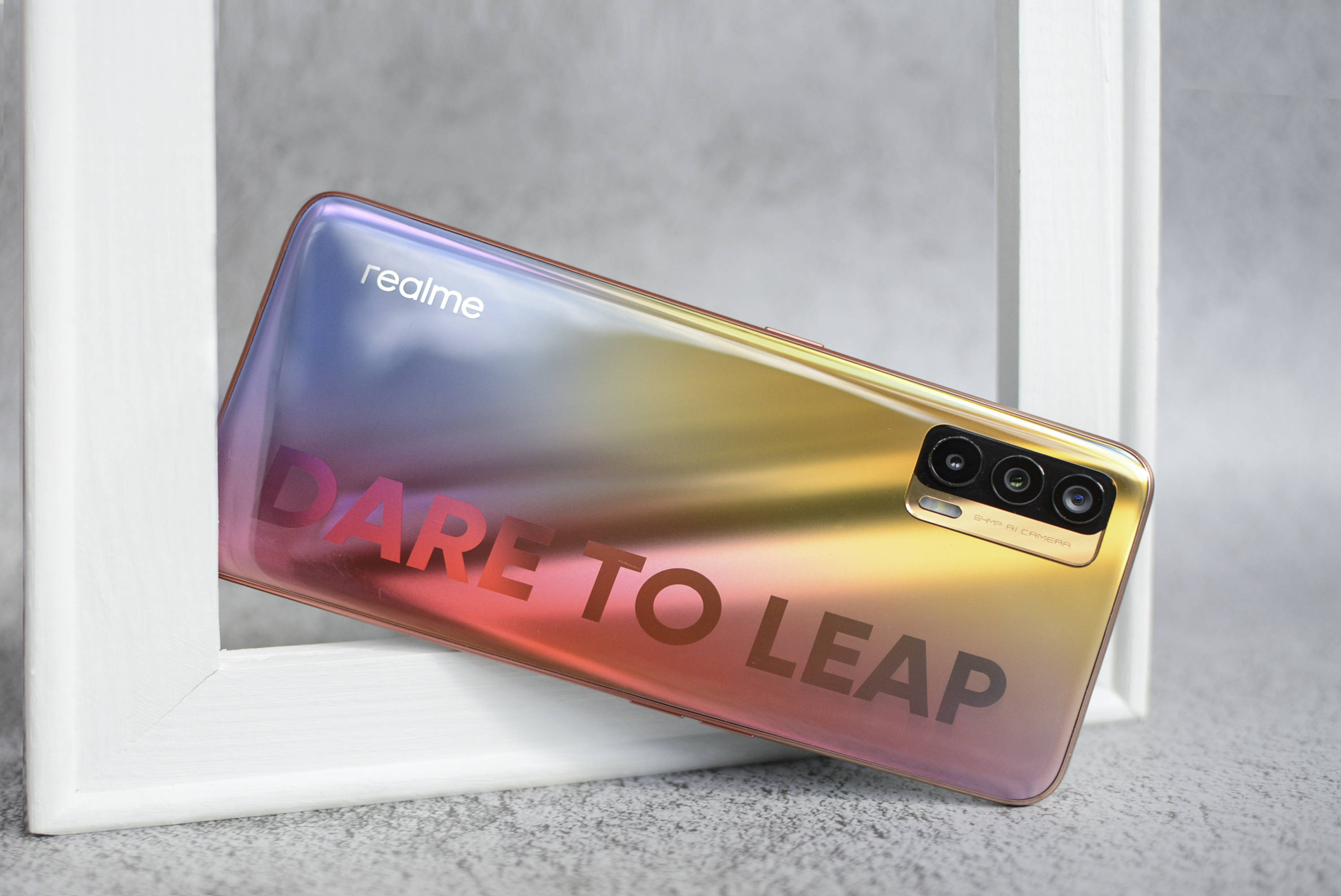 realme首部国潮手机真我v15,让锦鲤与你相伴