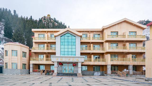 全疆唯一一个五星级温泉就在独山子可以边看雪边泡温泉