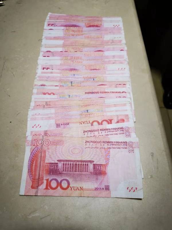 取款10000元,在到青年路中国银行过程中,不慎将装有10000元现金的白