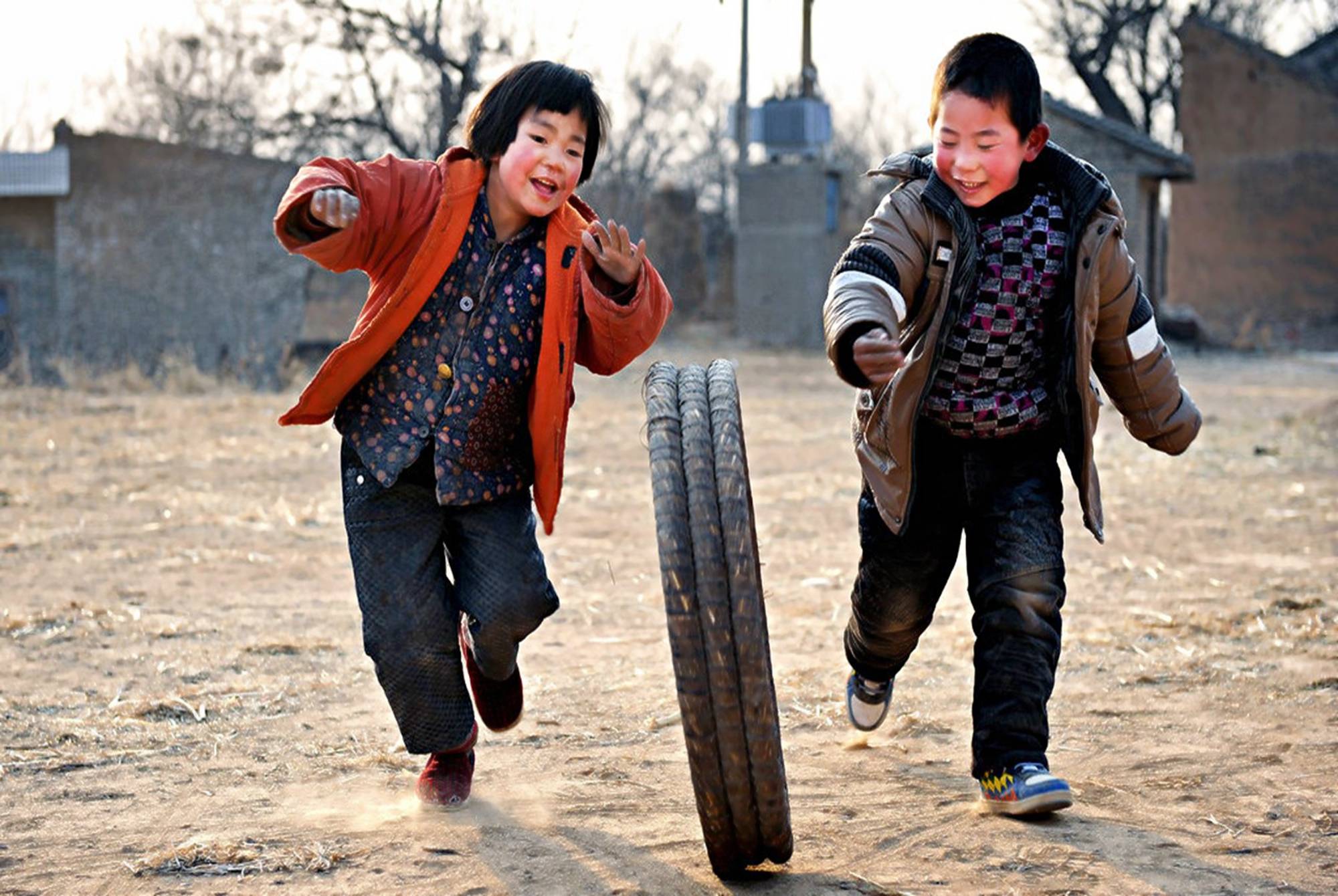 晒城市娃和农村娃的日常,家长看完很心酸,网友:长大后差距更大_孩子