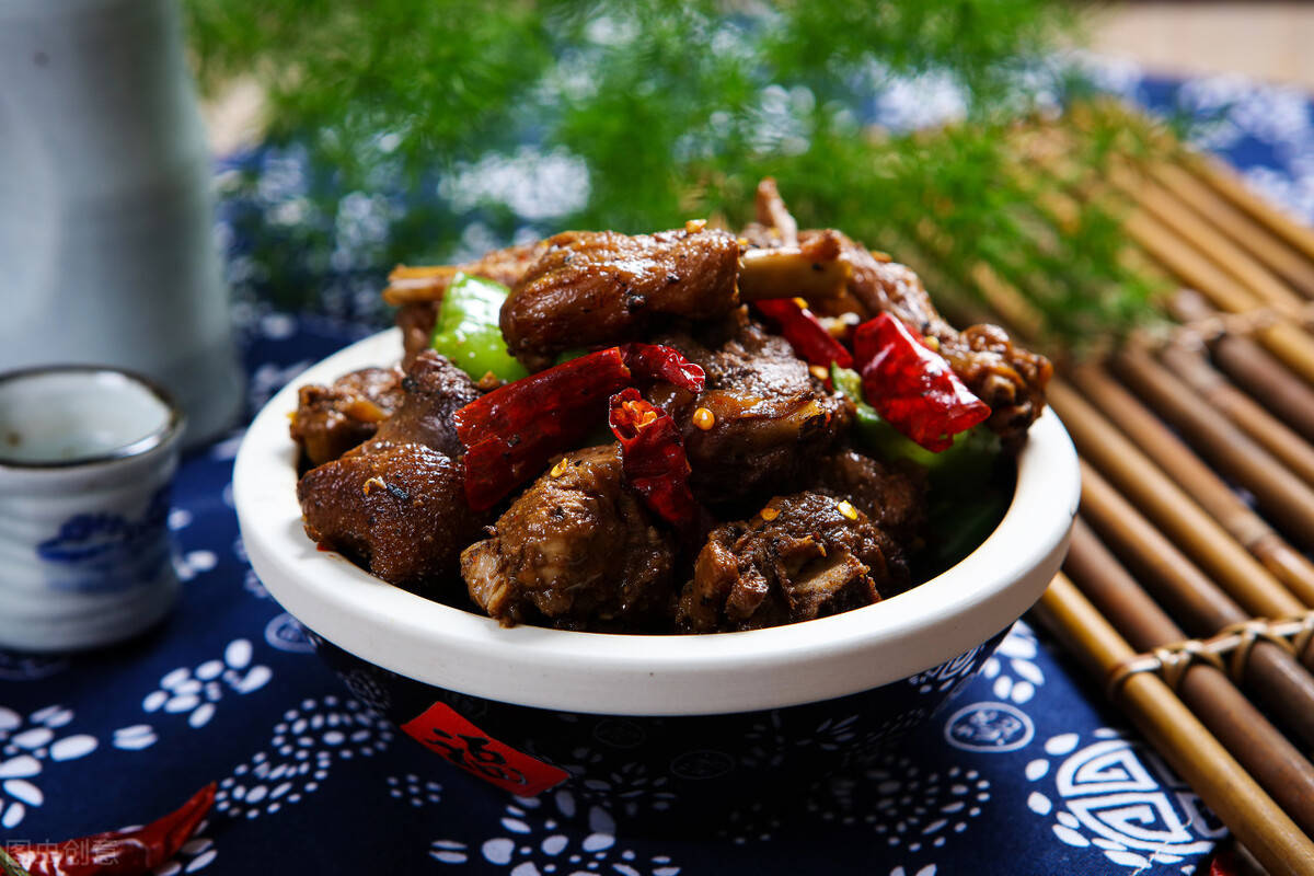 紅燒鴨肉,鮮香入味,嚼起來很香,年節必備美味家常菜,做法簡單