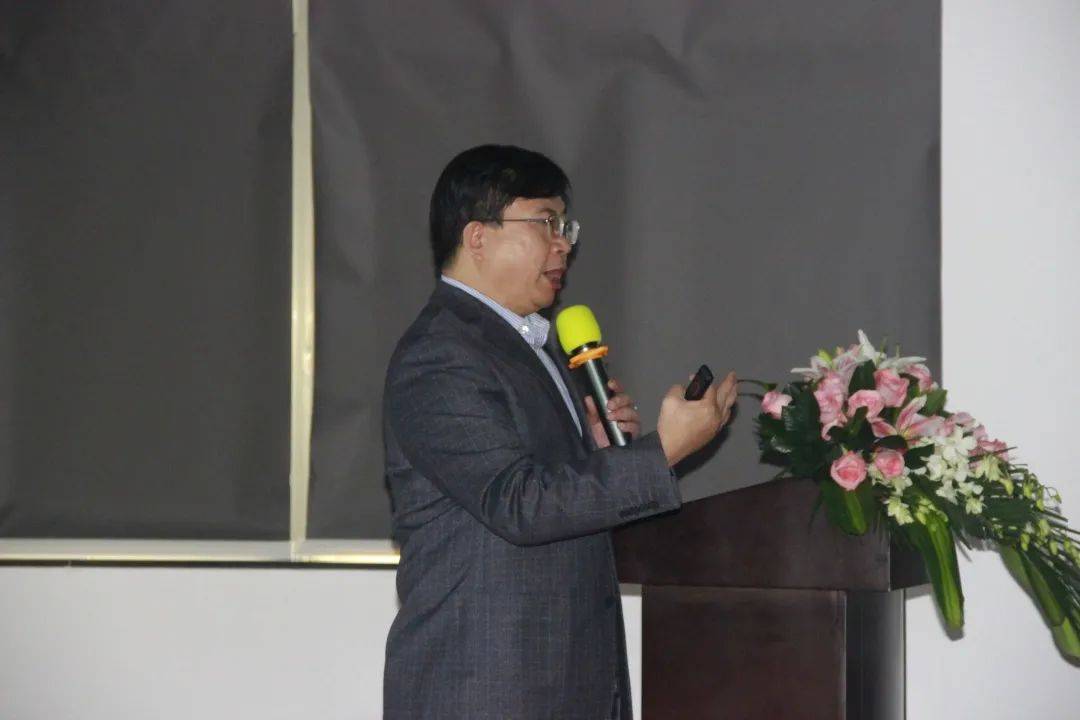 中山大学化学院理学博士叶剑清博士则分享了他对极简护肤理念的三个