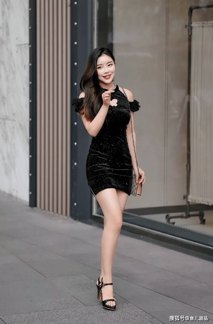 穿高跟鞋上班的女生 a22161e18f484847b2ca77e625199512.png