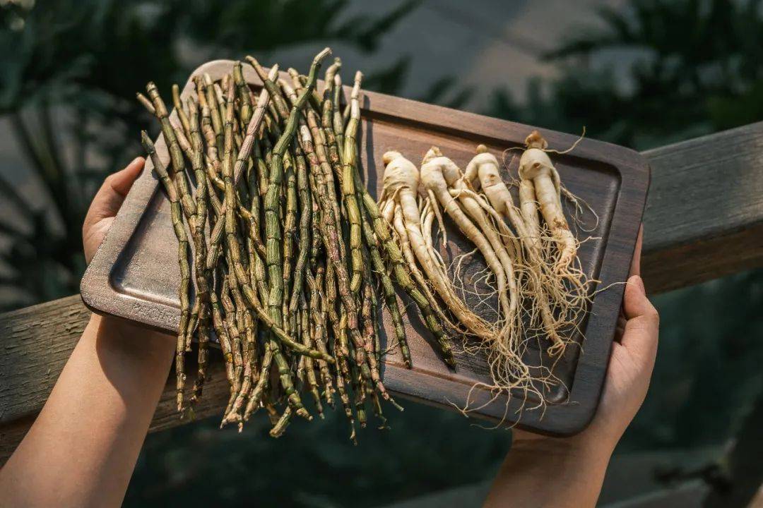 "石斛人参神仙水"免费送!藏在保利mall的现代"凉茶铺"