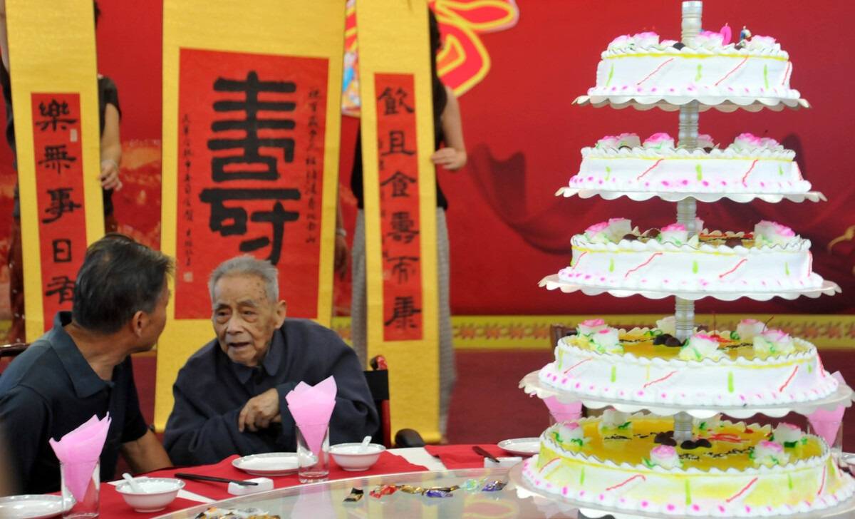爸爸60大寿,大姐二姐随礼2万,老公只随了1万,爸爸的做法打我脸_手机