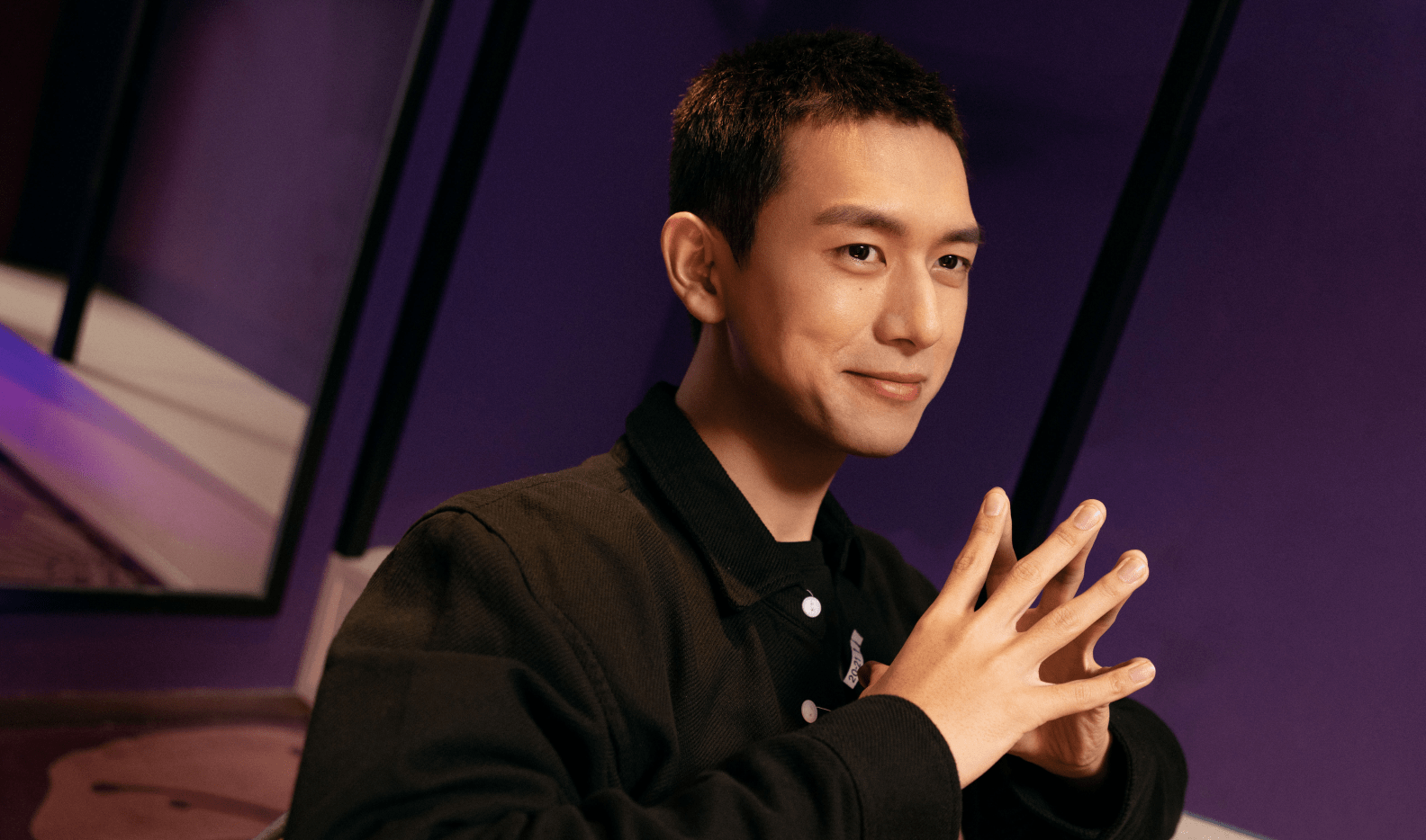 李现晒旅游vlog,首次喝苦瓜汁笑容灿烂,射击潜水样样通_手机搜狐网