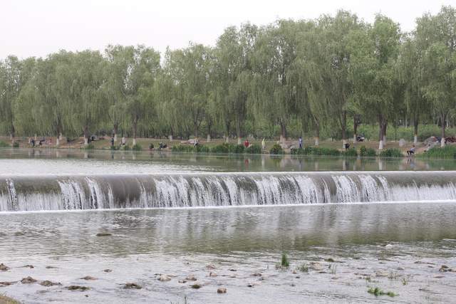 北京郊区免费天然冰场，宁静惬意面积大，玩一整天都不累