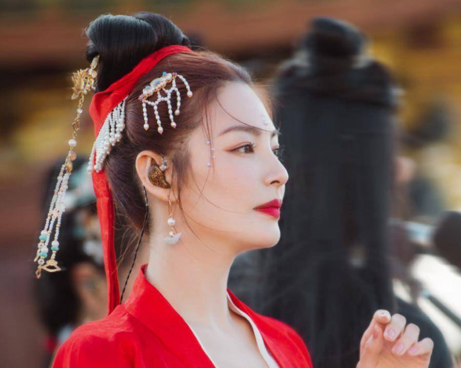 姐姐版古装照,本以为张雨绮艳压群芳,看到万茜才真的摄人心魂!