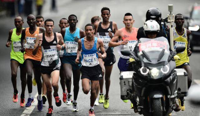 马拉松夺冠,却大气不喘,猛汗不流,查后才知乘地铁作弊_罗茜·鲁伊斯