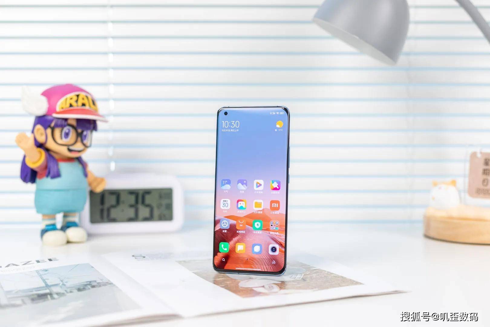 原创vivo iqoo7发布,被小米11按在地上摩擦,价格劝退!