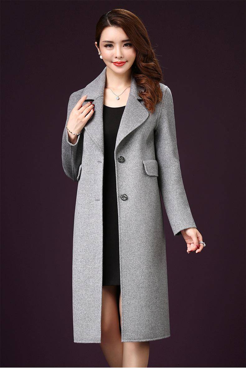 呢子大衣配半身裙,小个子姑娘的冬天不寒冷,温柔且显气质