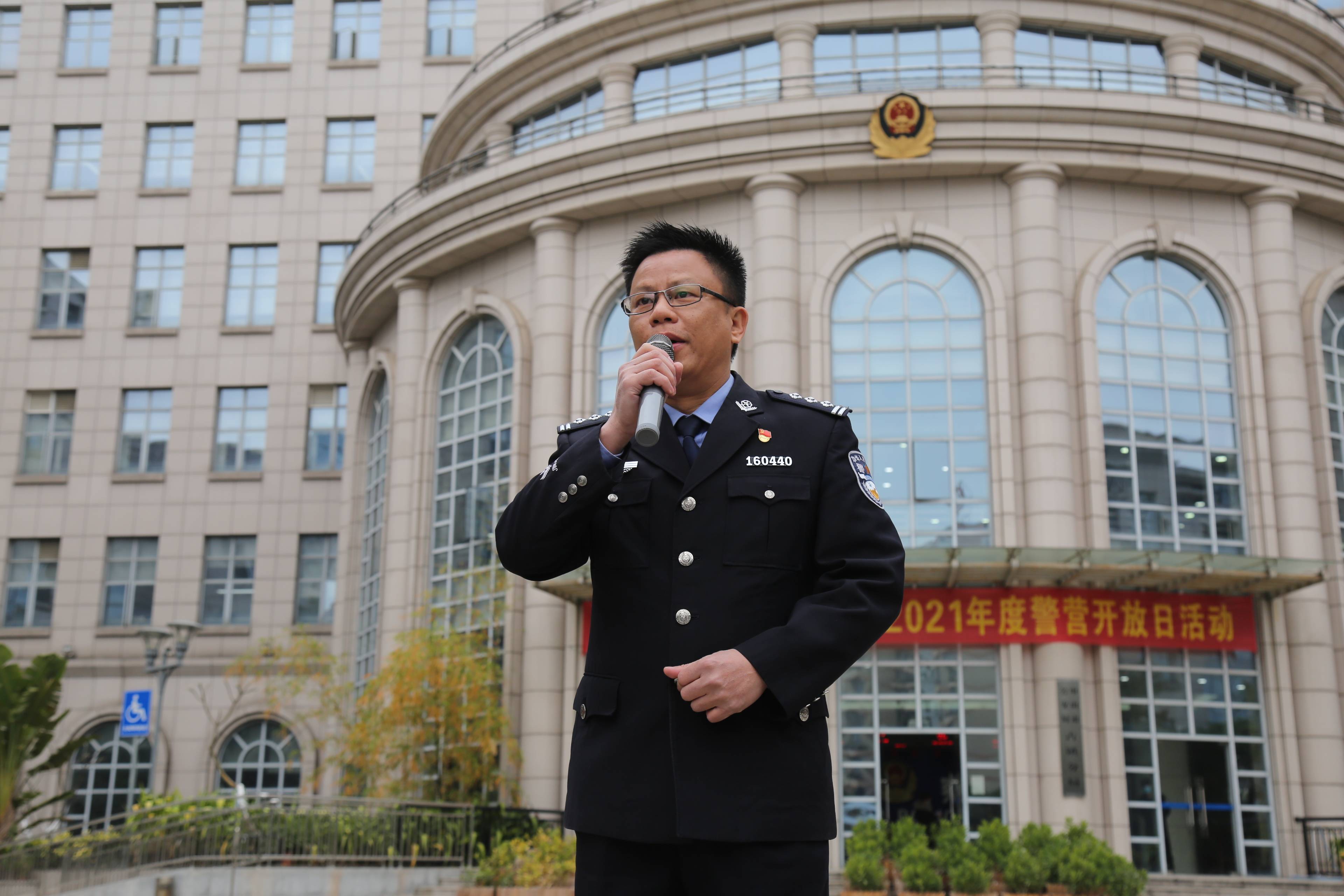 镇党委委员,公安分局局长潘军为活动致辞