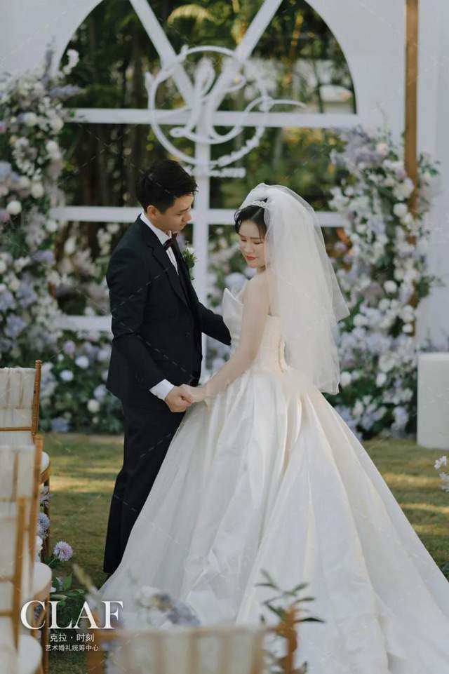 看过了朱锁锁的婚礼再来看看这场同样浪漫的草坪婚礼