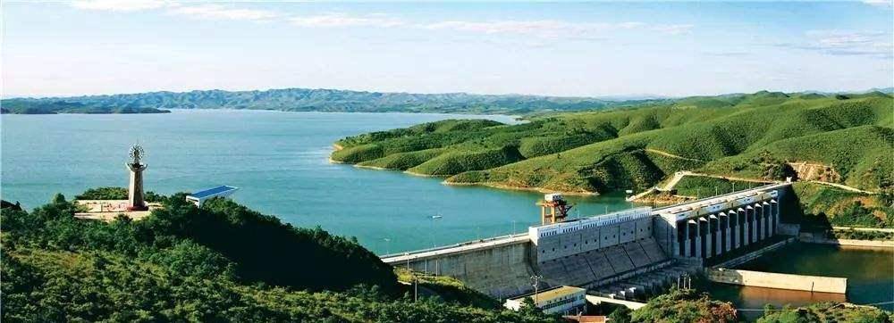 辽西最大的水上旅游胜地，水库被誉为白天鹅驿站，就在北票