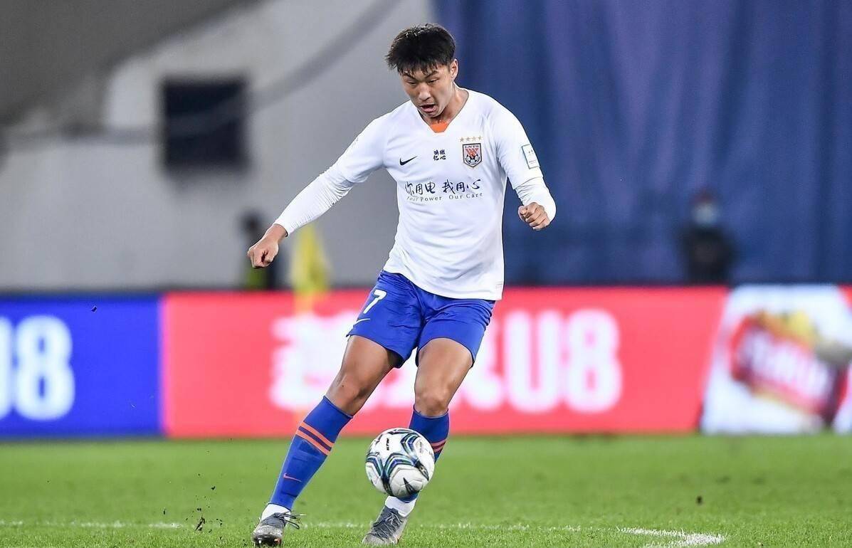 为什么有人指责足协玩双标,郭田雨受罚能征调,相反陶强龙不能?