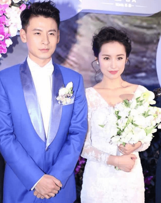 中晒得都是和妻子的合照,除了一些电视剧的宣传,就是妻子吕一的日常