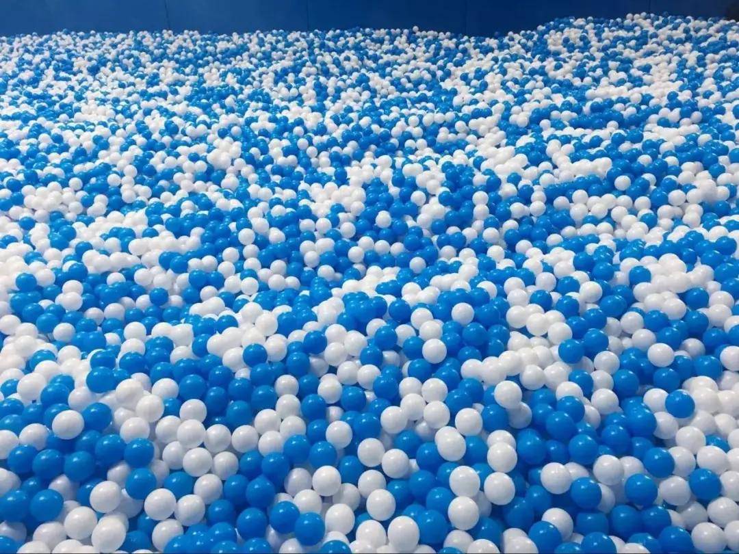 十万海洋球空降德阳吾悦广场,有机会免费耍哦!