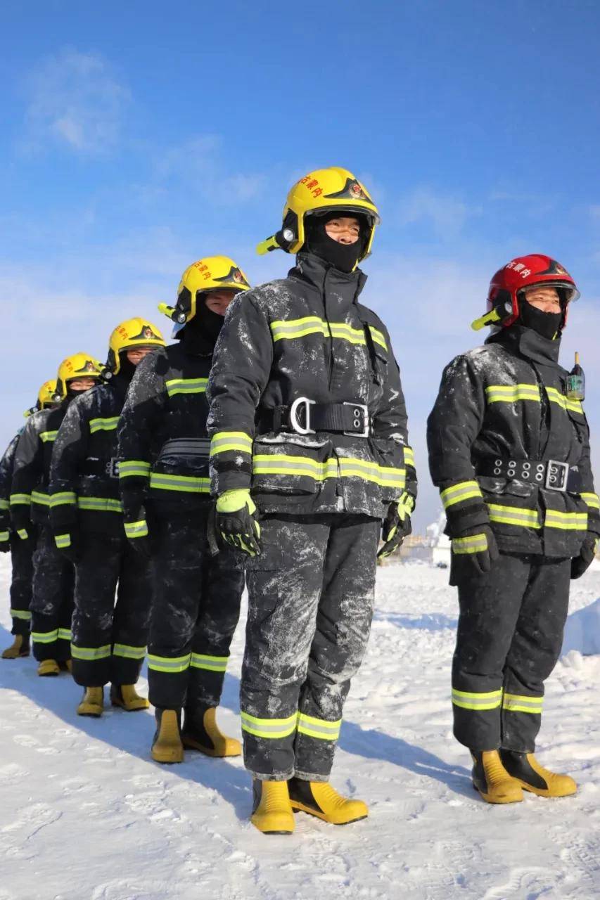 寒潮来袭看兴安消防指战员如何花式玩雪