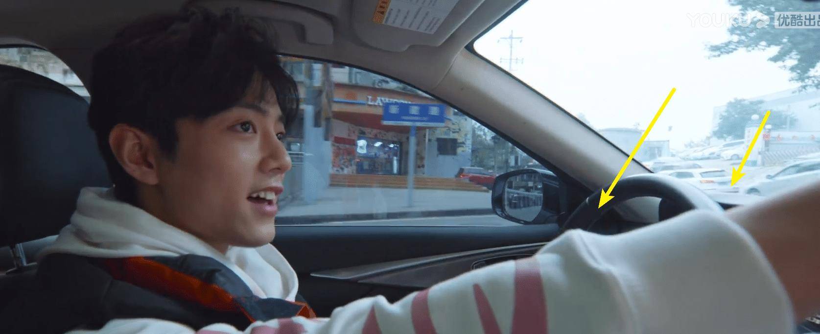 女友视角?肖战第一次在重庆街头开车,回头手部姿势却成了亮点