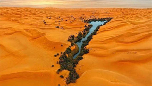 撒哈拉沙漠的沙子有多深？挖开沙子以后下面是什么？