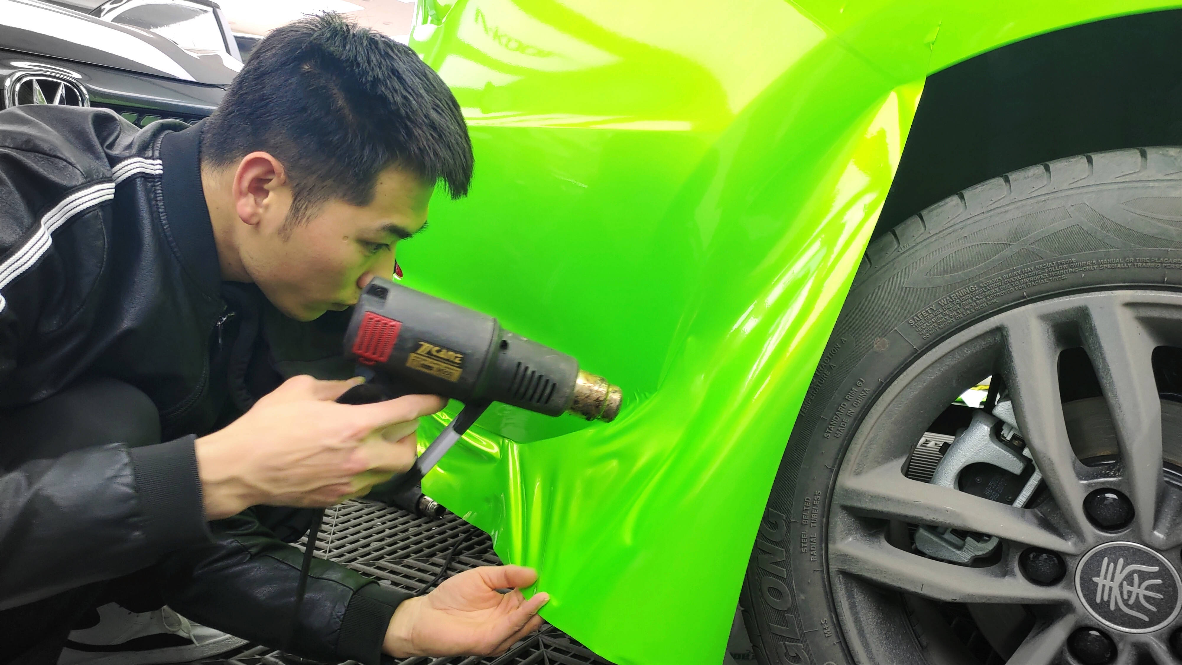 moyijie膜一姐改色膜案例分享:比亚迪-秦-幻彩苹果绿