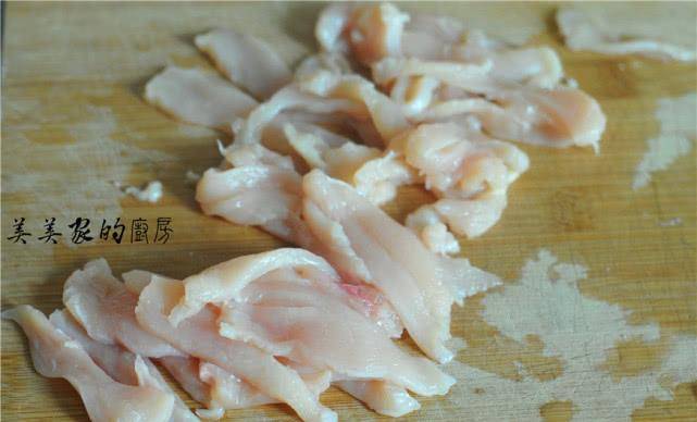 鸡胸肉炸小酥肉做法 788683f09df040108f73c72c8dd77efe.jpeg