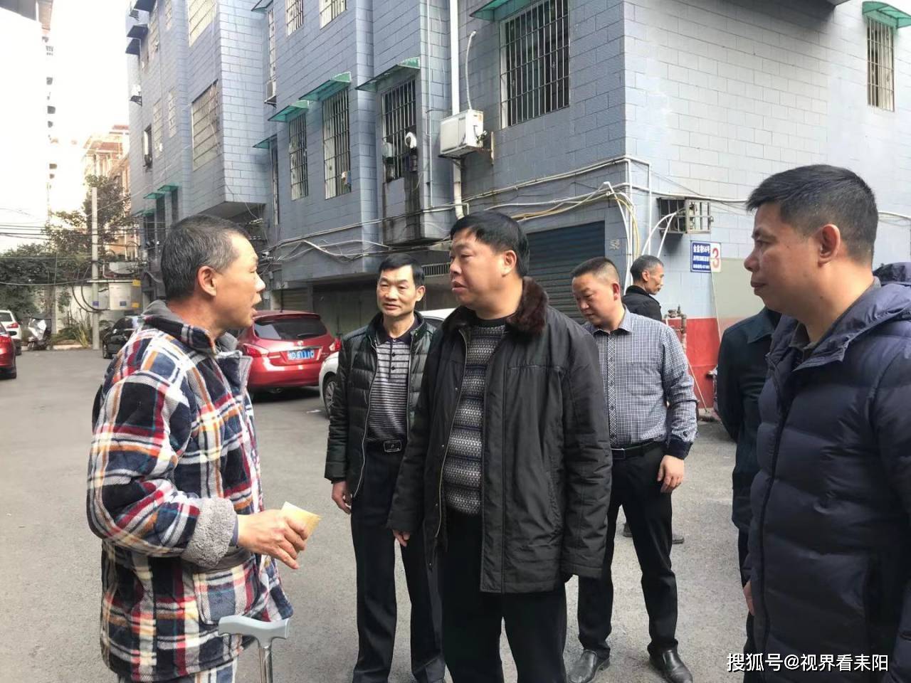 张东辉节前走访双联企业困难职工