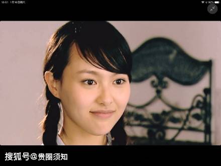 唐嫣15年前电视剧《村姑也疯狂》开播,剧照青涩甜美模样没有变化