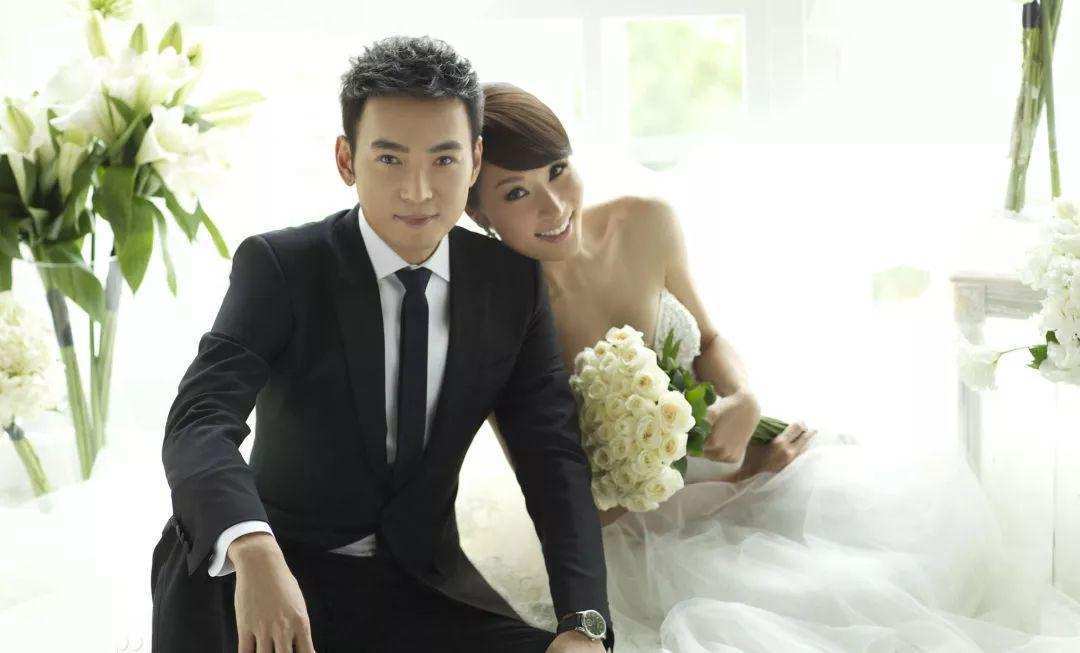 焦恩俊发文聪慧的女人辛苦了,与二婚妻子各玩各的