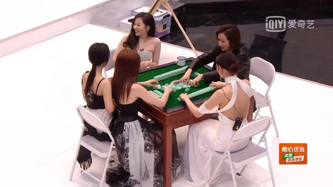 肖战,蔡徐坤两大顶流,明星打麻将,吃火锅,这是内娱第一年会?