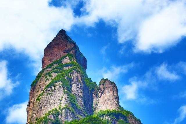 中国最高大的天然大佛，远看宛如神迹，你有见过它的真面目吗？