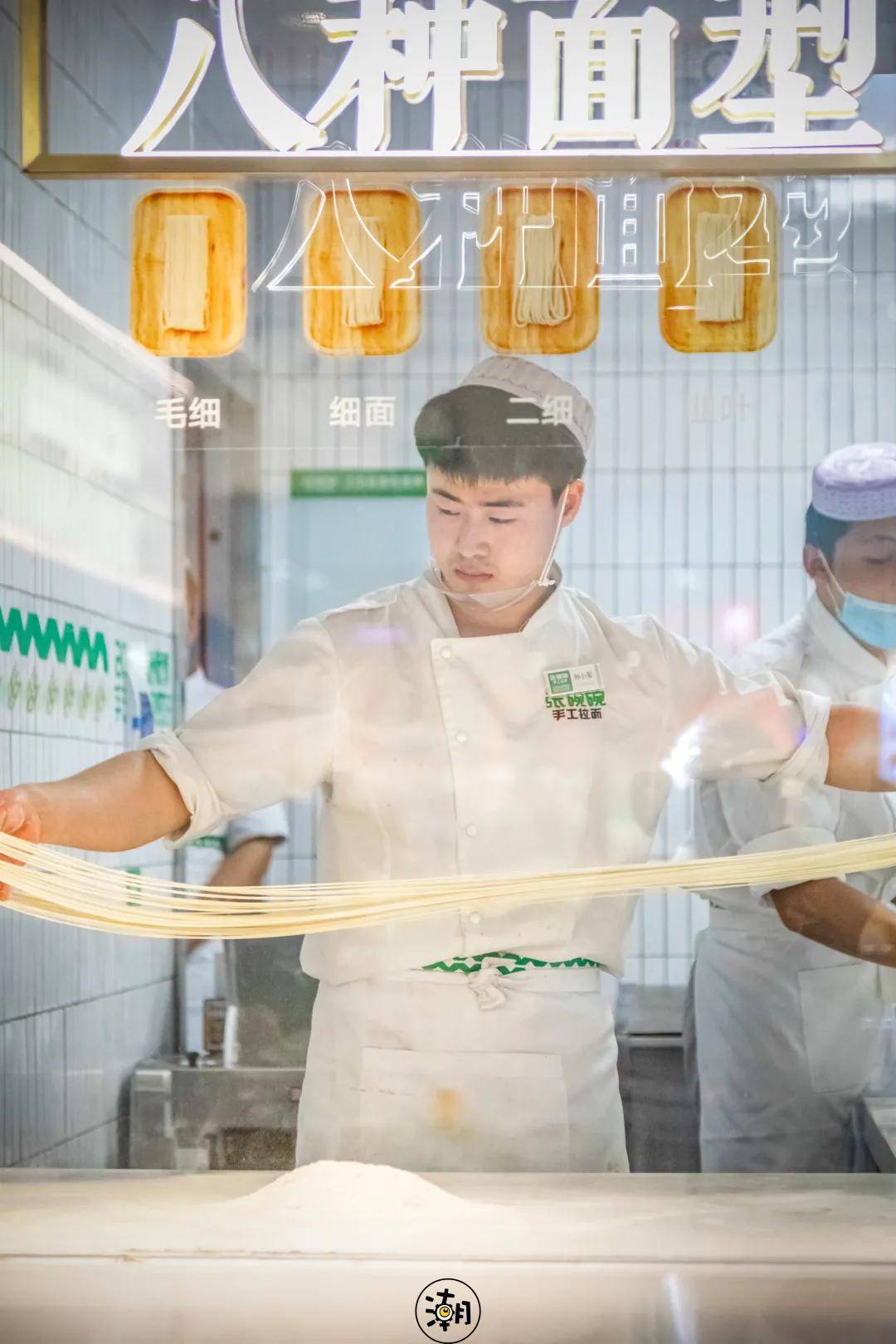 日均2000碗的「张碗碗手工拉面」又开新店,惠济万达要被挤爆了!
