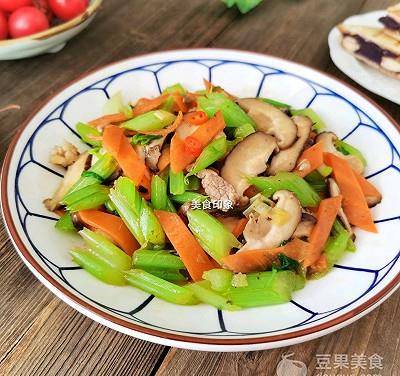 芹菜可以和香菇一起吃不 12d290a92de24fac960bbdf62f75d238.jpeg