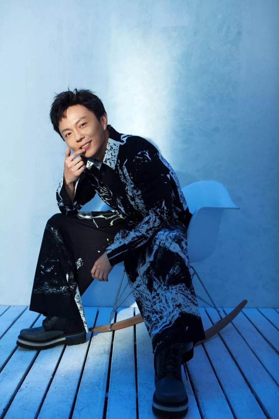 曾是李连杰儿子专业户,长大娶了《仙剑》仙姑,穿西装的样子真帅_谢苗