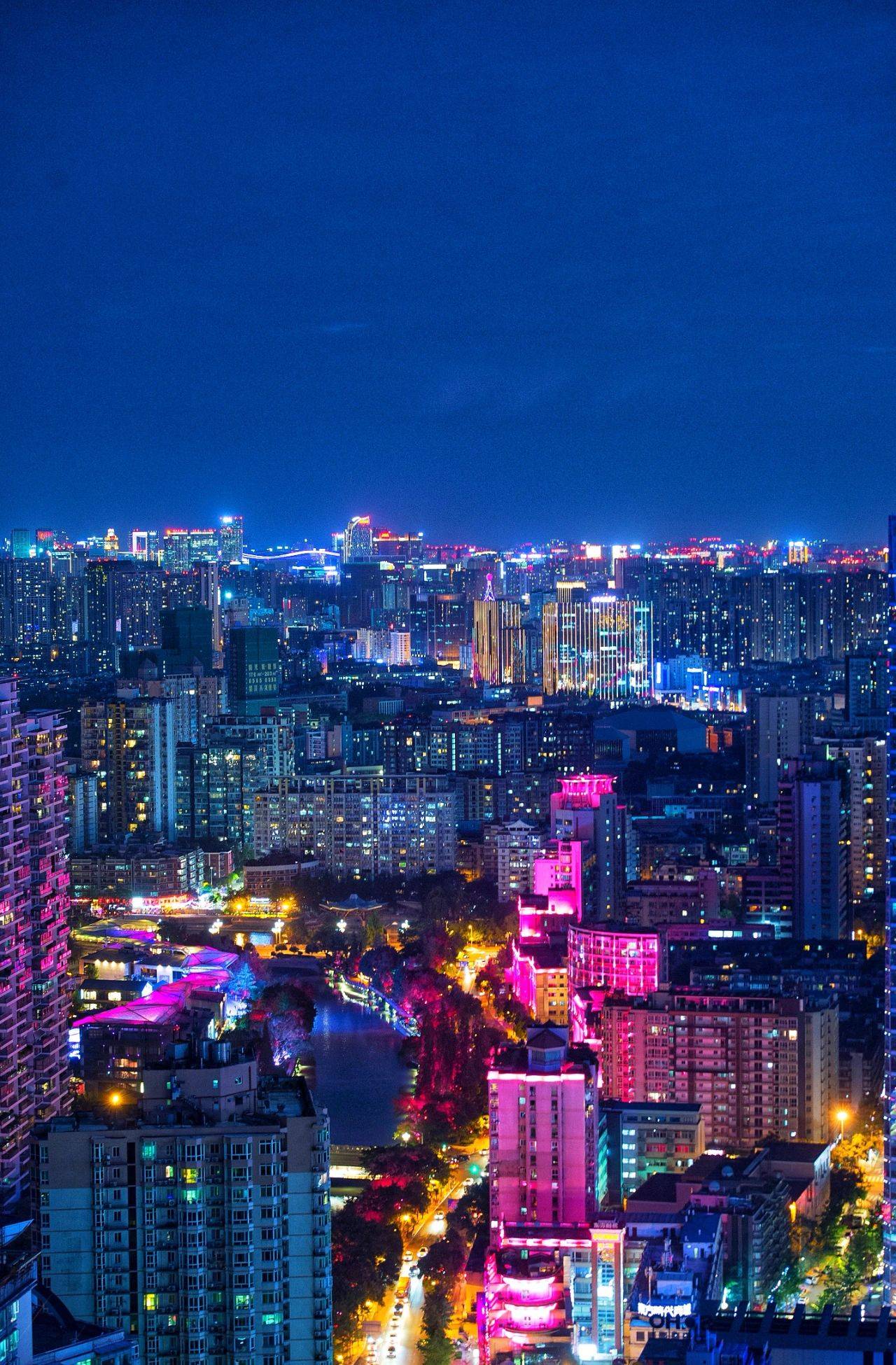 成都2020年经济总量达到_成都夜景