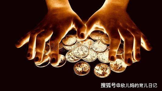 梦境之谜，游泳与捡钱的奇妙交织——一场关于财富与自由的梦境解析