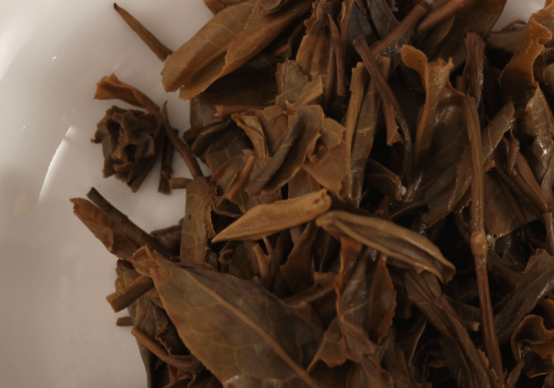 存什么茶?普洱生茶老班章2020款_茶园