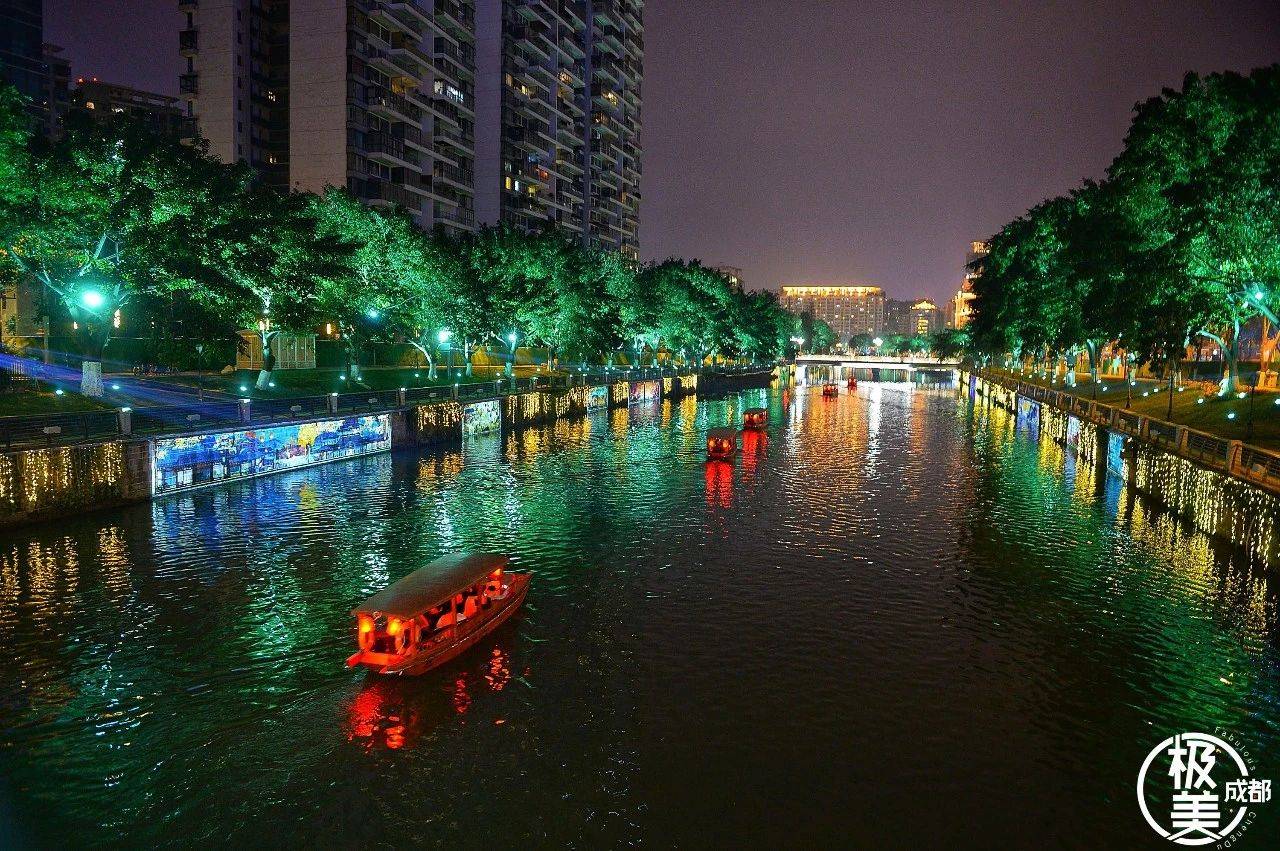 成都到2020年经济总量达到_成都夜景(2)