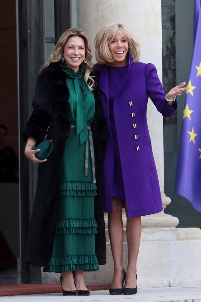 原创美国新第一夫人连穿衣都和布丽吉特一样头发被吹乱鸡窝头更绝