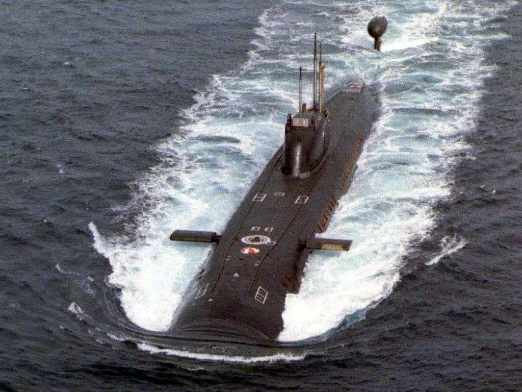世界上第1艘实际运作服役的核动力潜艇：鹦鹉螺号_美国海军的_潜水艇_格罗顿