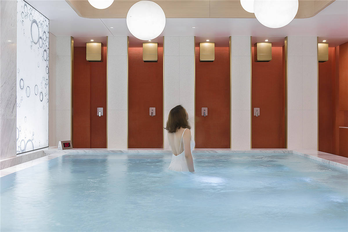 李冬尽孙志刚作品浅汤浴轻颜