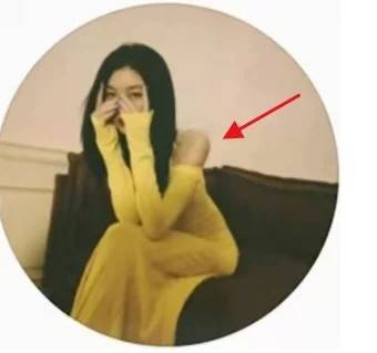王菲14岁女儿李嫣近照曝光，浓妆艳抹露香肩，成熟打扮引争议（图）