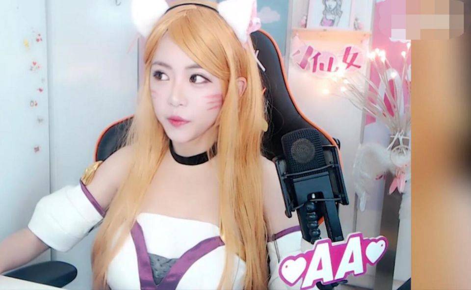 腐团cos阿狸很妩媚,周淑怡略显清新,看到沫子后,老粉点评亮了